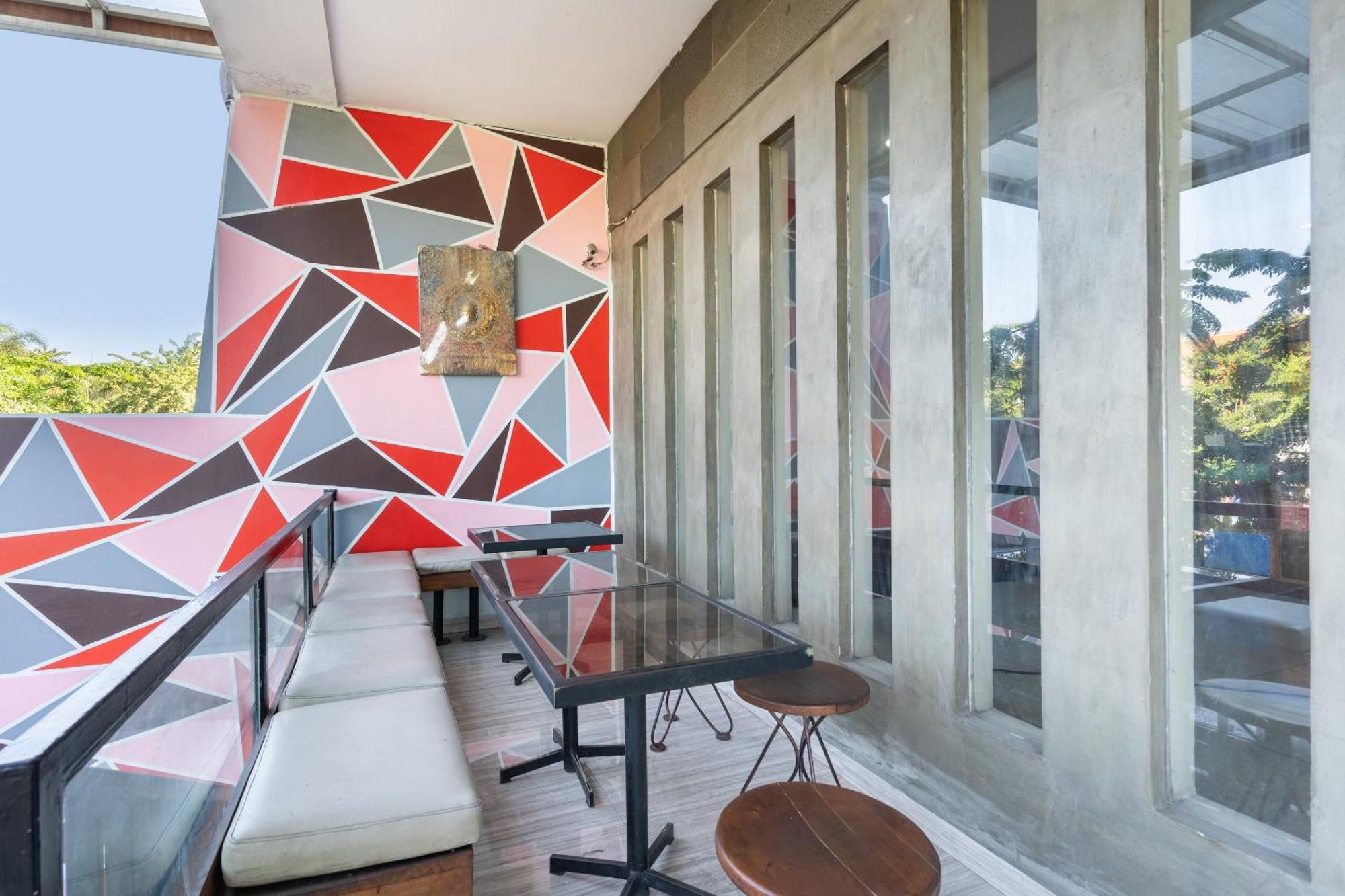 Super Oyo Flagship 91863 Metro House Hotel สุราบายา ภายนอก รูปภาพ