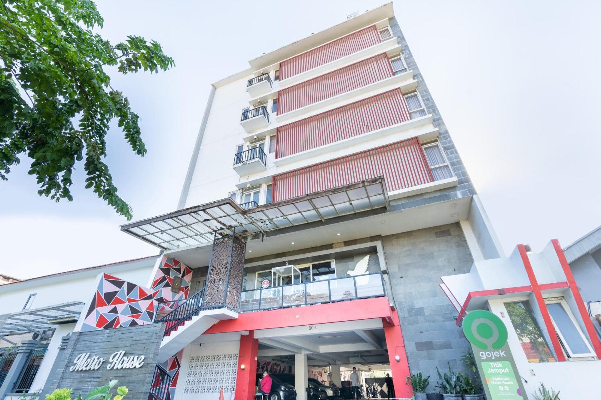 Super Oyo Flagship 91863 Metro House Hotel สุราบายา ภายนอก รูปภาพ