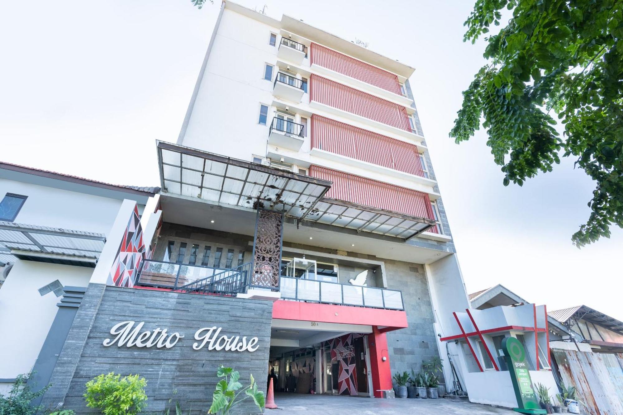 Super Oyo Flagship 91863 Metro House Hotel สุราบายา ภายนอก รูปภาพ